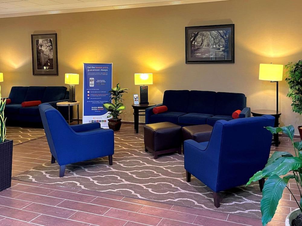 Comfort Inn&suites 3*