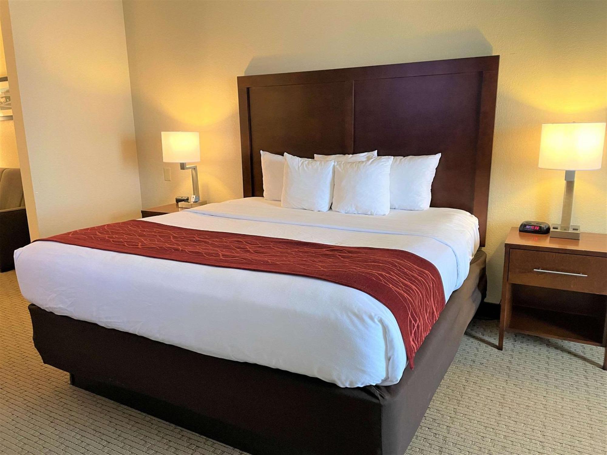 Comfort Inn&suites 3*